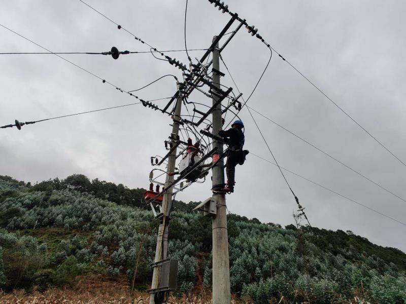 臨滄云縣供電局開展線路維護(hù)消缺，大幅提升供電可靠性