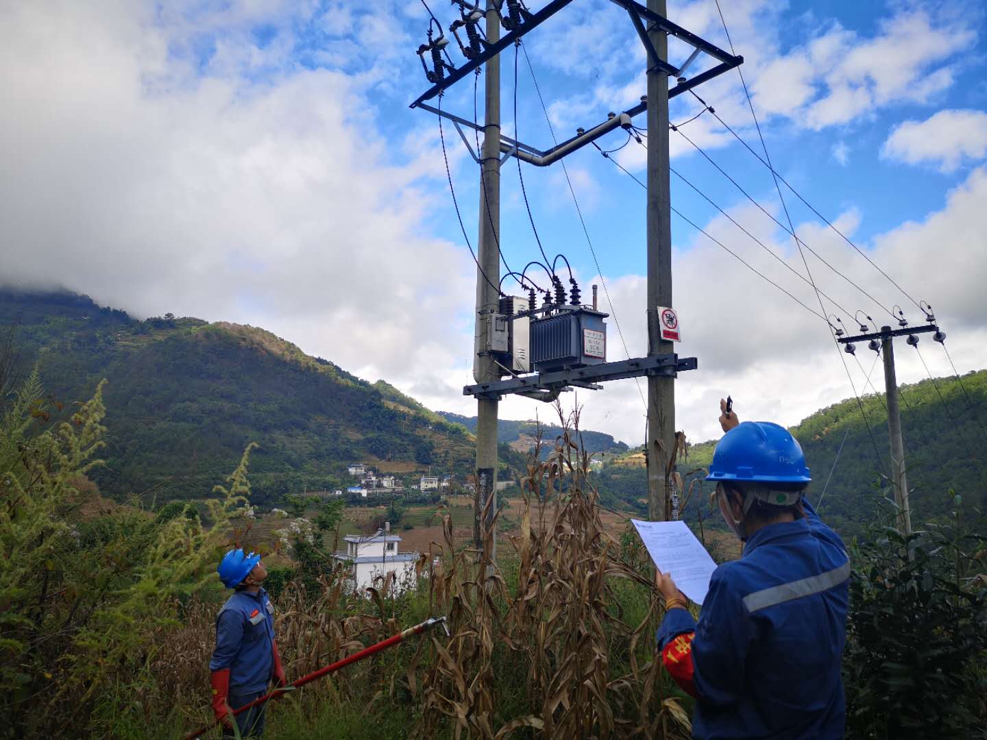 臨滄云縣供電局開展線路維護(hù)改造，全面提升供電可靠性