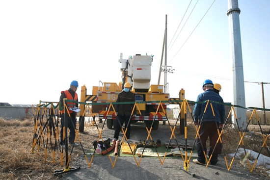 國網山東壽光供電：帶電加裝絕緣護套 線路運行穩(wěn)定可靠