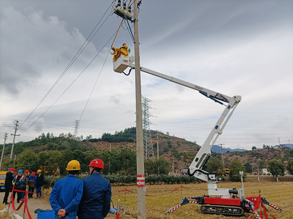 國網寧波奉化供電首次開展履帶式絕緣斗臂車帶電作業(yè)