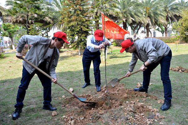 國(guó)家能源集團(tuán)雁石公司組織開(kāi)展義務(wù)植樹(shù)活動(dòng)