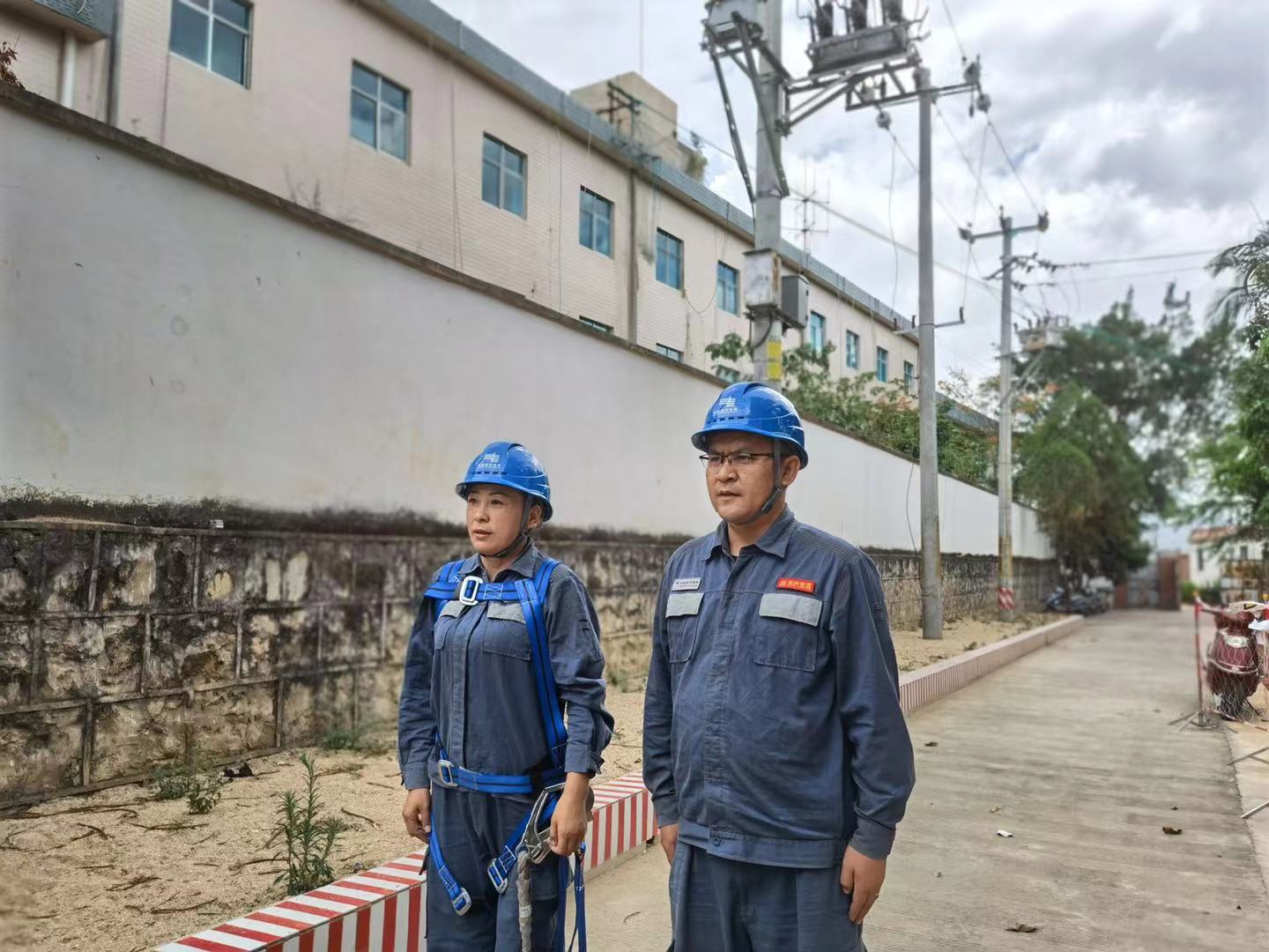 臨滄云縣供電局黨員帶頭開展崗評(píng)，促員工技能快速提升