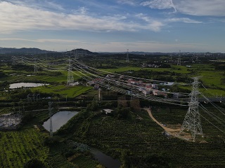 這項(xiàng)工程投產(chǎn)送電，將提高湖北省西電東送通道送電能力