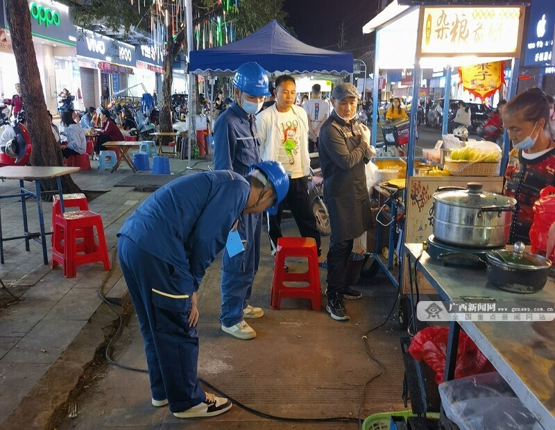 廣西北海合浦供電局守護人間“煙火氣”助力小鎮(zhèn)夜經(jīng)濟