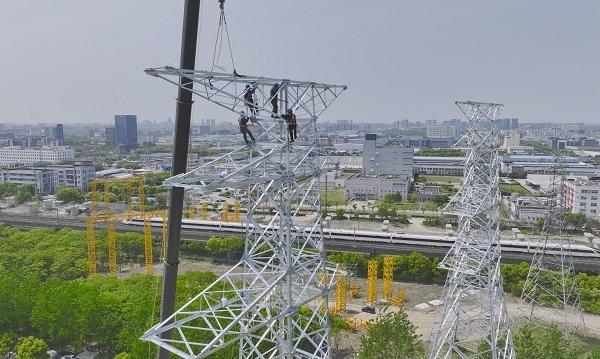 國(guó)網(wǎng)上海電力公司攻克滬蘇湖高鐵電力線路遷改最大難點(diǎn)