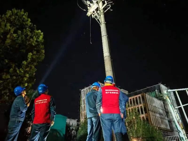 國網(wǎng)韓城供電公司全力應(yīng)對強降雨深夜“鏖戰(zhàn)”送光明