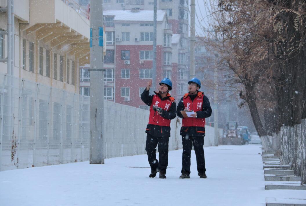 國網大石橋市供電公司：戰(zhàn)風雪斗嚴寒 特巡保供護民生