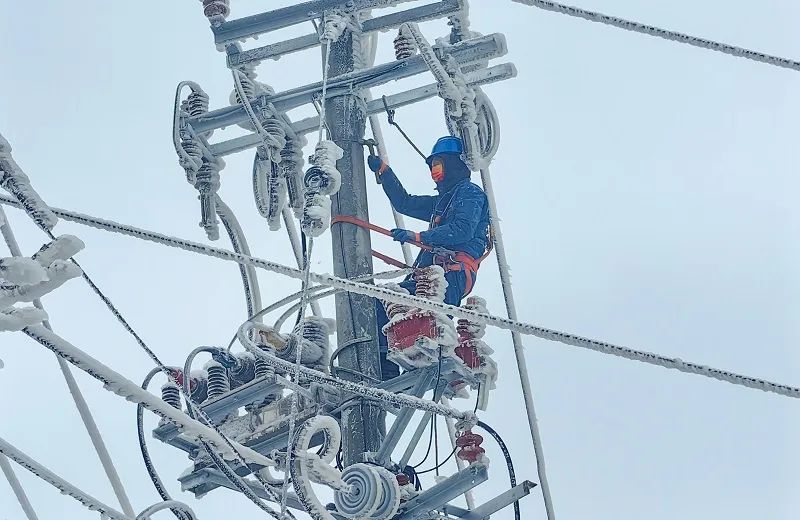 頂風冒雪戰(zhàn)寒潮 全力以赴保供電