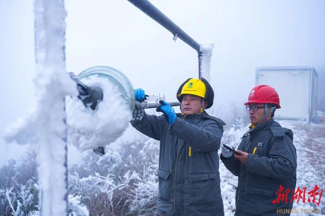 國(guó)網(wǎng)永州供電公司開展線路融冰 積極應(yīng)對(duì)雨雪保電網(wǎng)安全