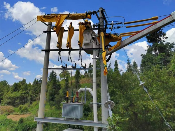 貴州石阡供電局大力推進低電壓、重過載專項治理，提升電力供應穩(wěn)定性