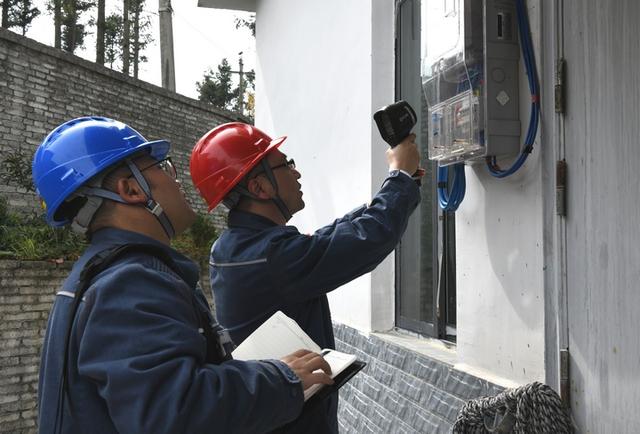 貴州興義供電局安全檢查進校園 “電”亮學校開學季