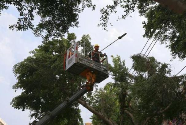 海南電網搶修攻堅，70余萬戶等待電力恢復