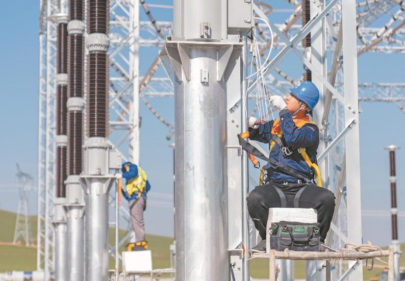 蒙東錫盟江蘇能源烏拉蓋電廠、華電白音華金山電廠500千伏送出工程全線貫通