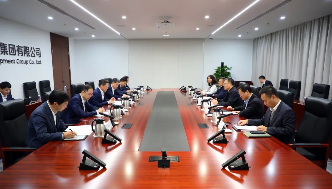 中國(guó)電氣裝備董事長(zhǎng)李洪鳳、總經(jīng)理周群會(huì)見(jiàn)佛山市委書(shū)記唐屹峰