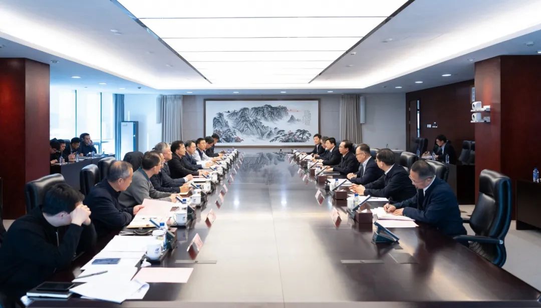 華電集團(tuán)董事長(zhǎng)、黨組書(shū)記江毅與北京市政府黨組成員、副市長(zhǎng)文獻(xiàn)舉行會(huì)談